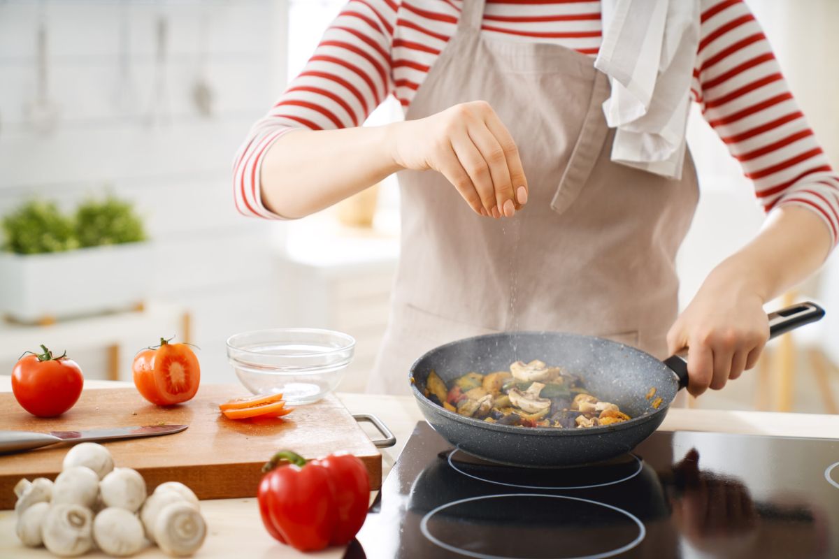 What is 'CFM' and How Does it Impact Choosing a Range Hood